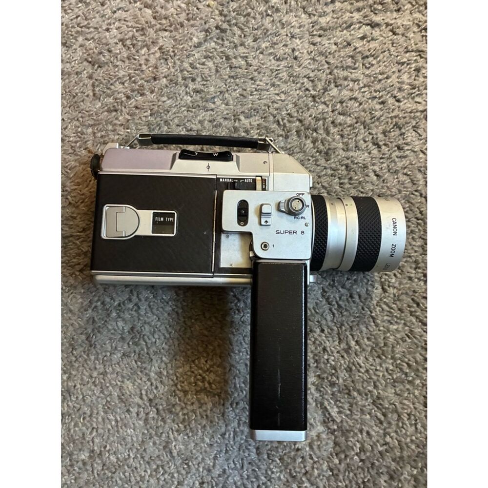 Canon Super 8 Vintage Movie Camera in Black and Silver - Picture 3 of 10